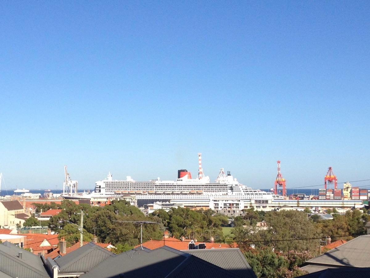 Studio 204 With Harbour, Ocean And Sunset Views From The Balcony Fremantle Esterno foto